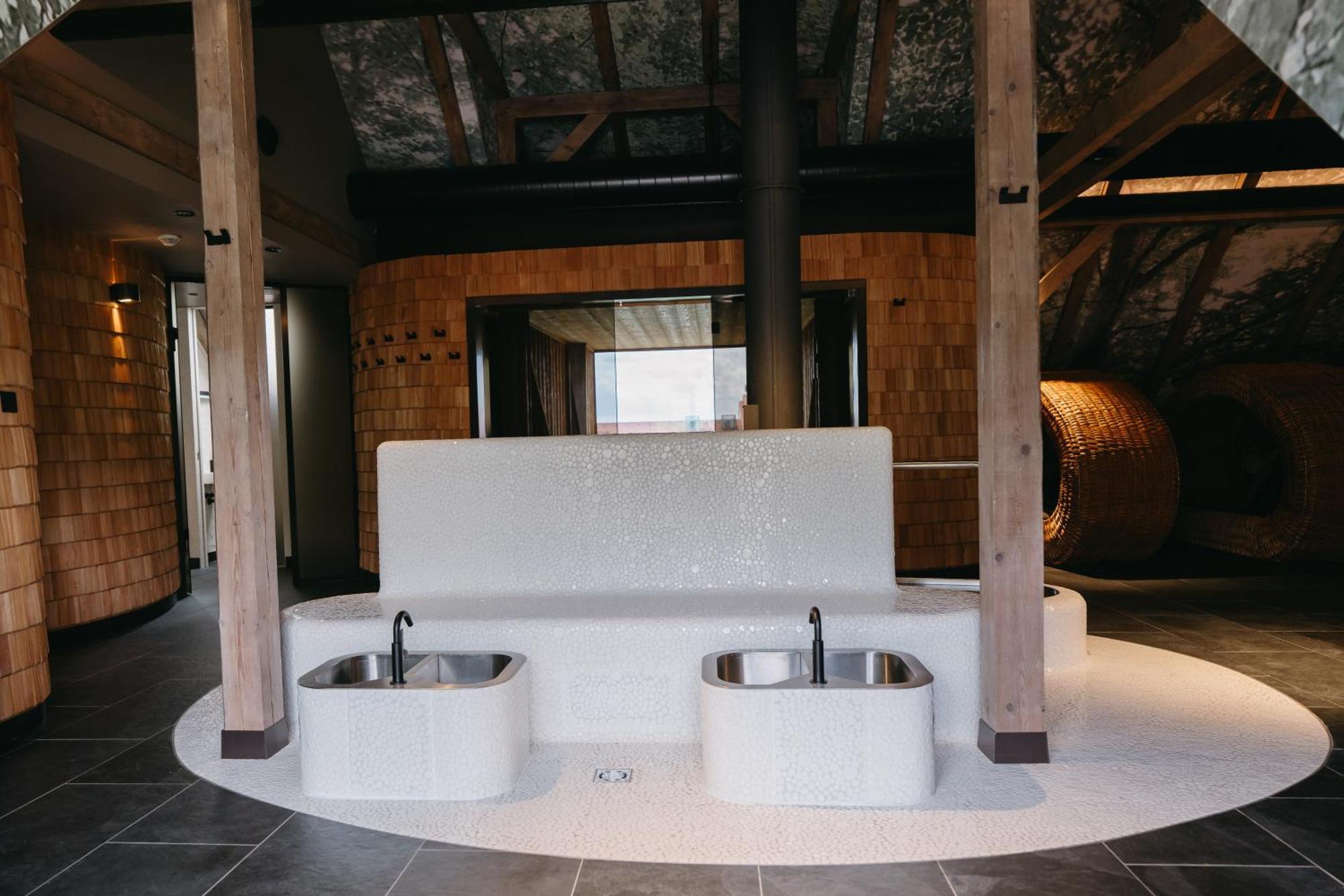 Oblik Resort โลว์นี ภายนอก รูปภาพ
