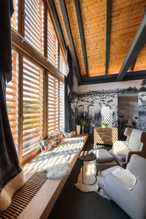 Oblik Resort โลว์นี ภายนอก รูปภาพ